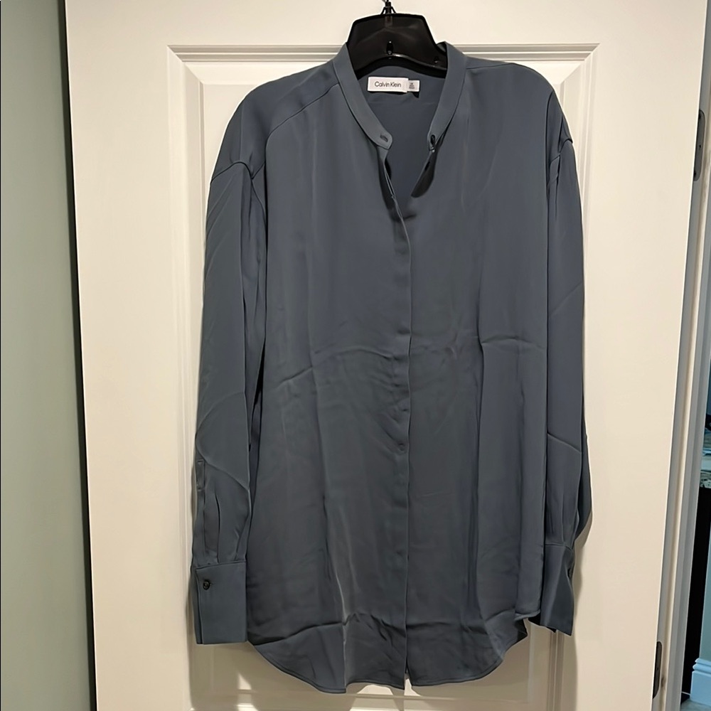💕HP💕Calvin Klein Gray Blouse with Relaxed Fit
